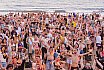 Cerca de 3000 personas bailan al son del Carnaval al Sol de Playa del Inglés con Los40