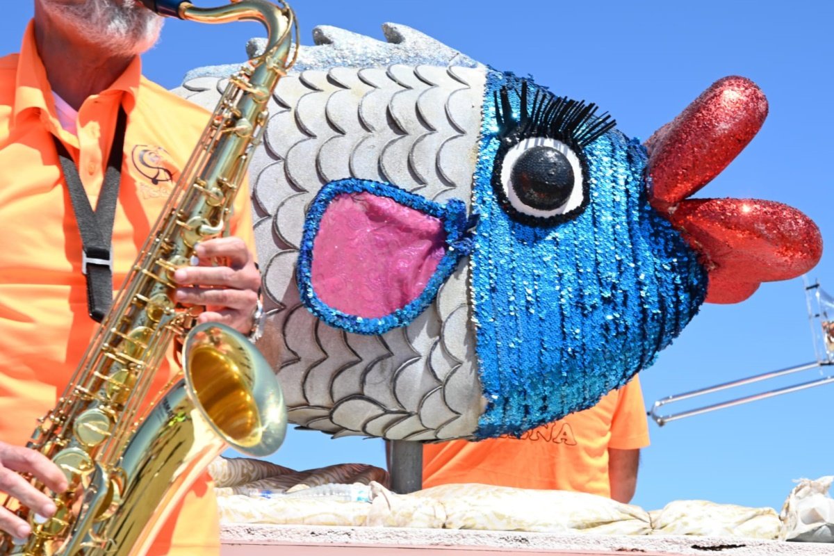 Cerca de 3000 personas bailan al son del Carnaval al Sol de Playa del Inglés con Los40