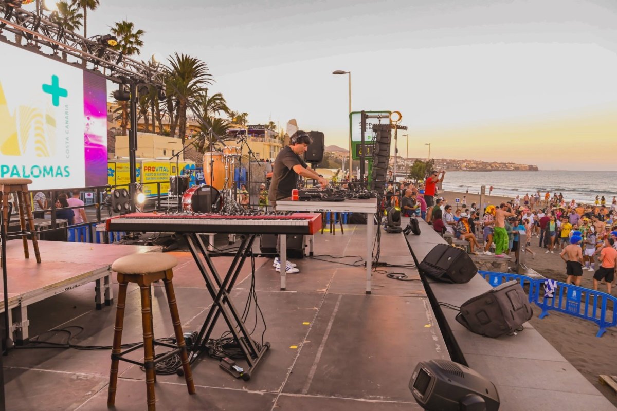 Cerca de 3000 personas bailan al son del Carnaval al Sol de Playa del Inglés con Los40