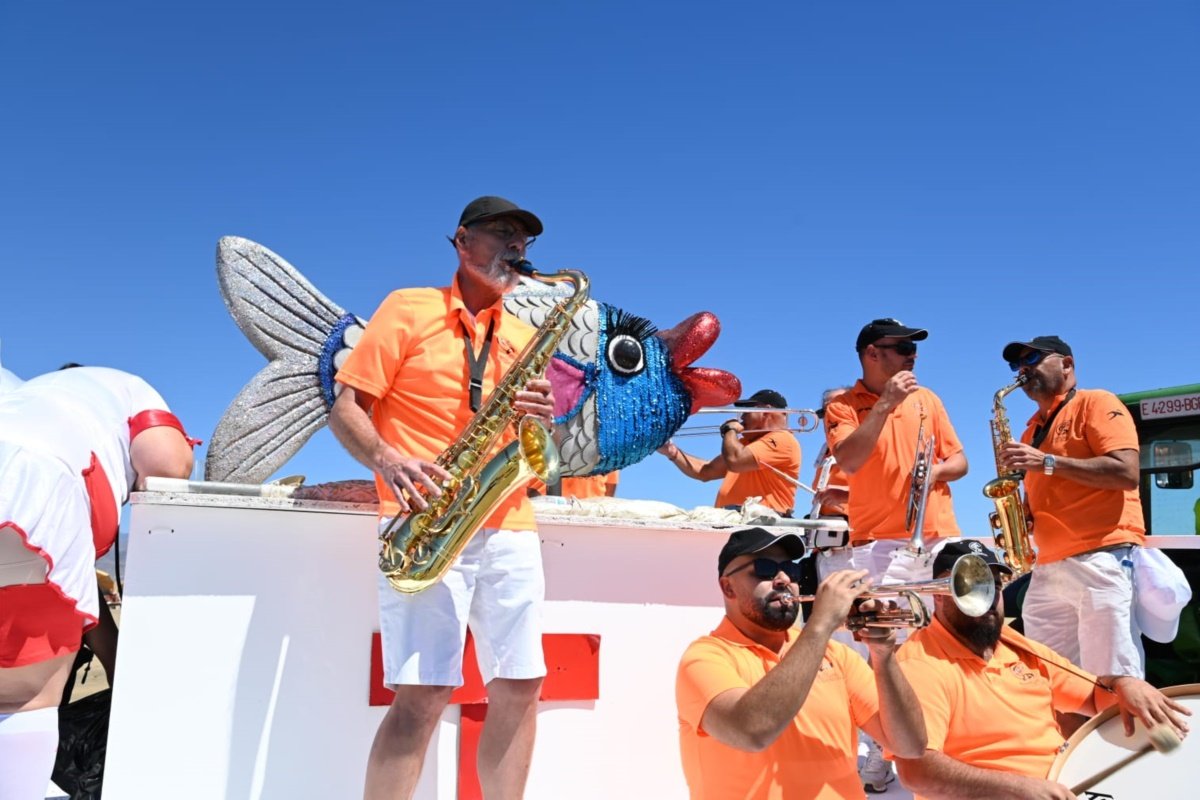 Cerca de 3000 personas bailan al son del Carnaval al Sol de Playa del Inglés con Los40