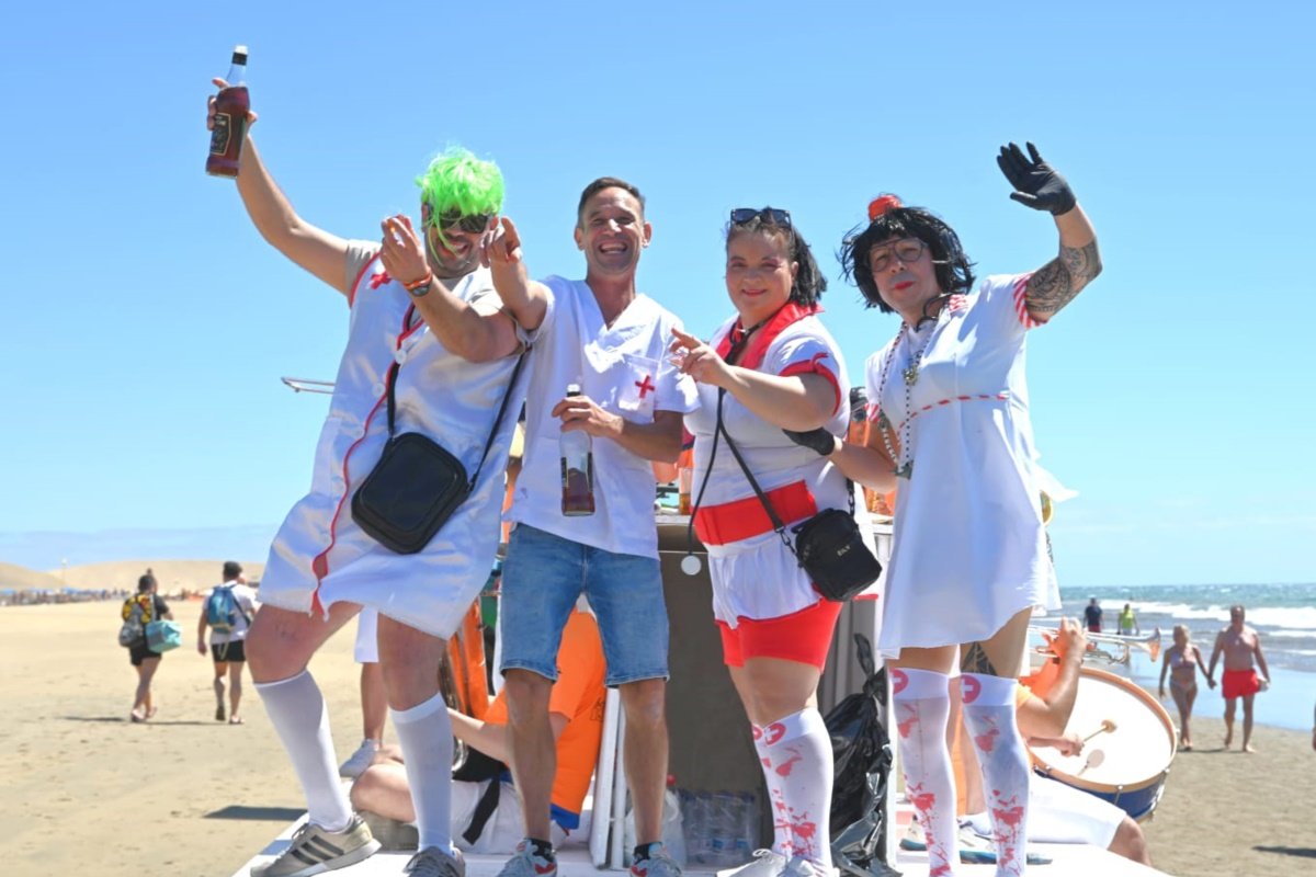 Cerca de 3000 personas bailan al son del Carnaval al Sol de Playa del Inglés con Los40
