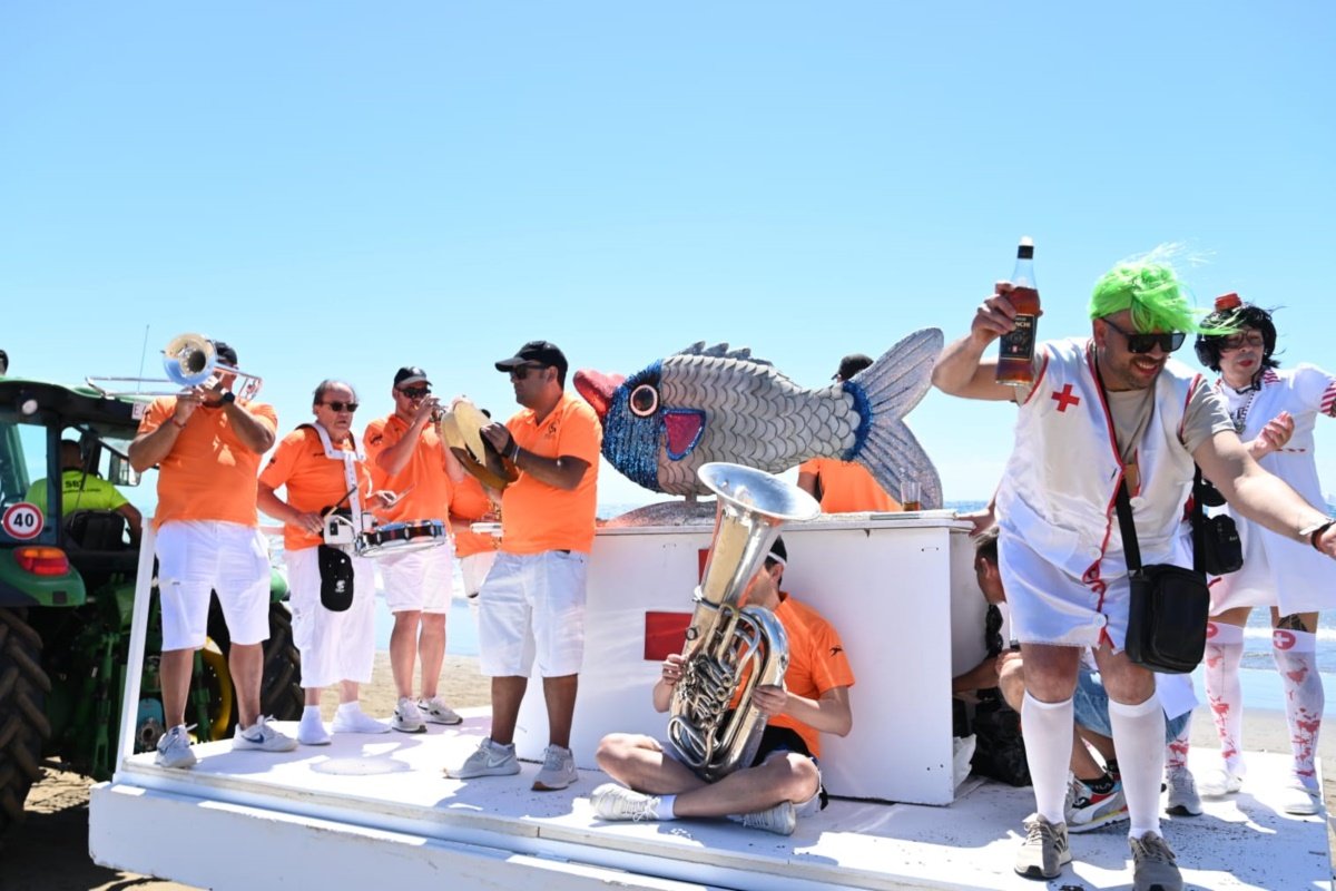 Cerca de 3000 personas bailan al son del Carnaval al Sol de Playa del Inglés con Los40