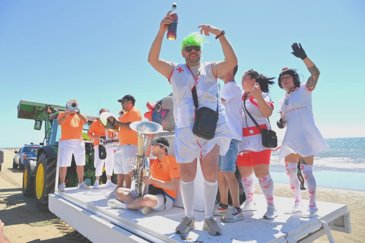 Cerca de 3000 personas bailan al son del Carnaval al Sol de Playa del Inglés con Los40