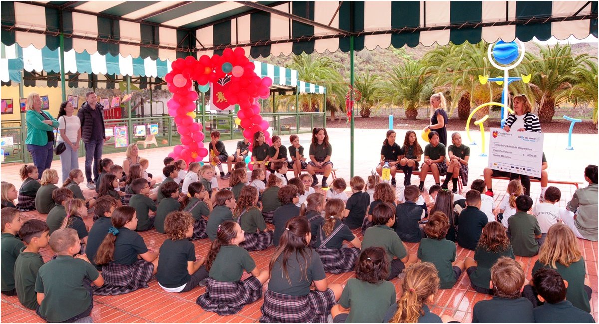 Los pequeños valientes del Canterbury de Maspalomas subastan solidaridad y arte indigenista contra el cáncer infantil