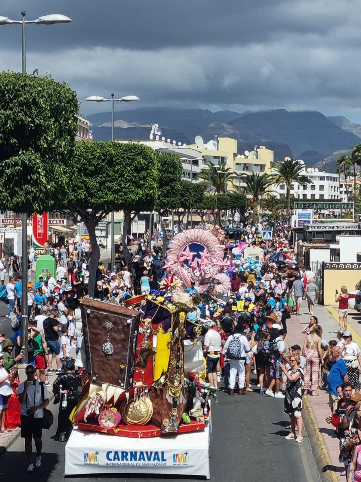 Más de 17.000 personas disfrutaron de vuelta a las calles de la Cabalgata Infantil del Carnaval de Maspalomas