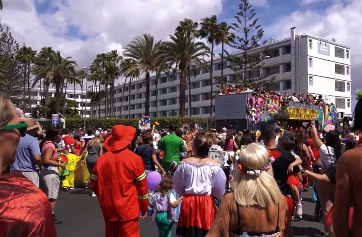 Más de 17.000 personas disfrutaron de vuelta a las calles de la Cabalgata Infantil del Carnaval de Maspalomas
