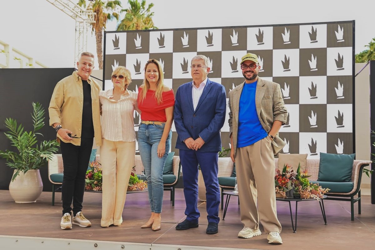 Joseph Fonseca y King África, cantantes invitados en la gala Drag Queen del Carnaval Internacional de Maspalomas