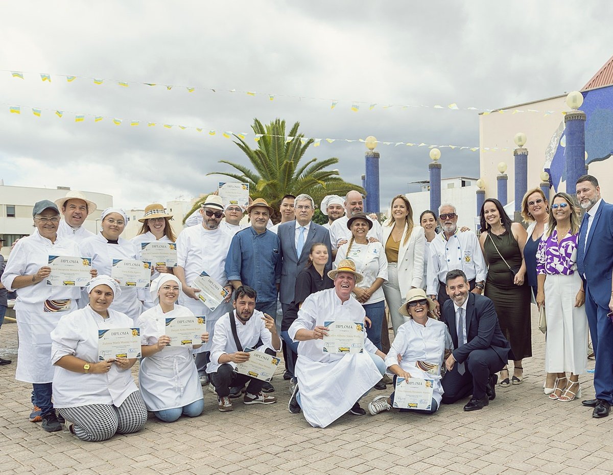 350 kilos de arroz y 750 litros de caldo, la base de la Gran Paella de El Tablero servida para 5.000 personas
