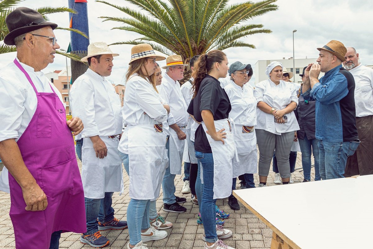 350 kilos de arroz y 750 litros de caldo, la base de la Gran Paella de El Tablero servida para 5.000 personas
