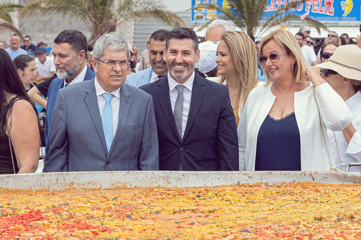 350 kilos de arroz y 750 litros de caldo, la base de la Gran Paella de El Tablero servida para 5.000 personas