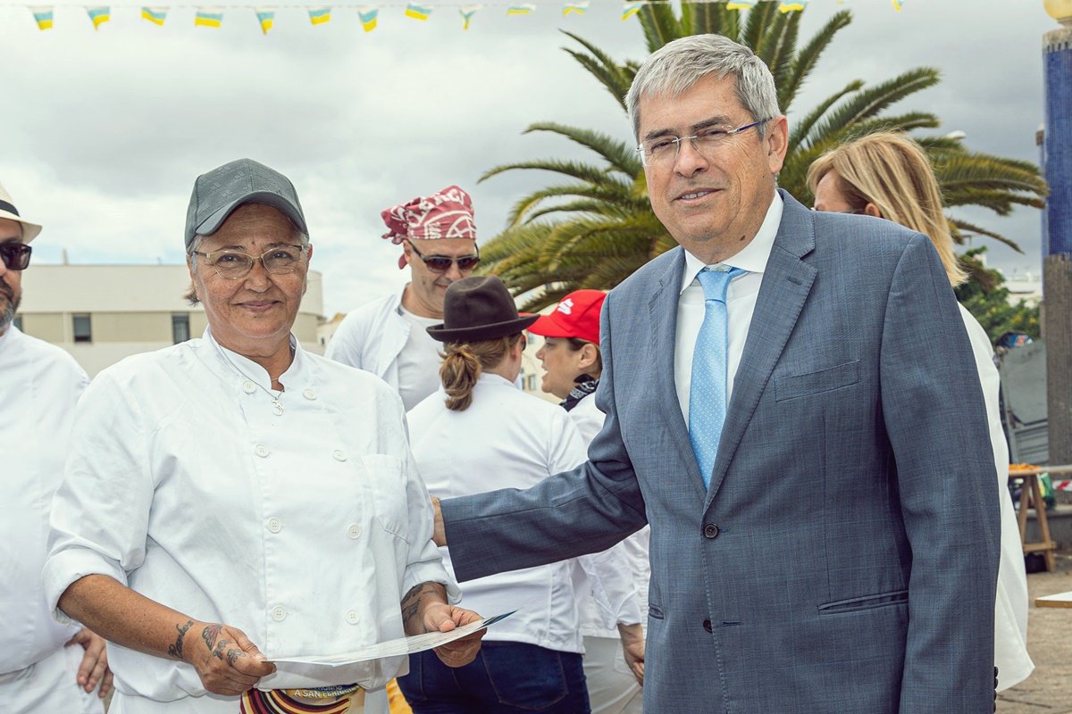 350 kilos de arroz y 750 litros de caldo, la base de la Gran Paella de El Tablero servida para 5.000 personas
