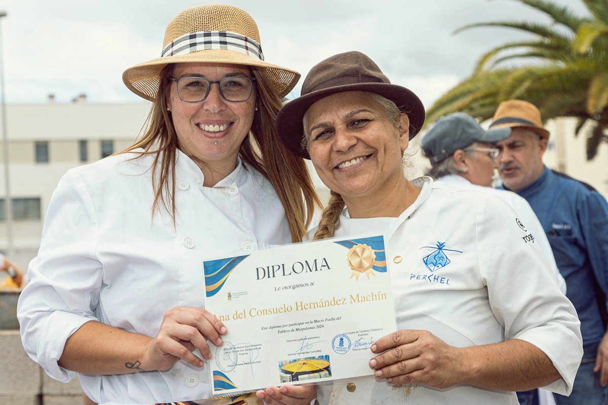 350 kilos de arroz y 750 litros de caldo, la base de la Gran Paella de El Tablero servida para 5.000 personas