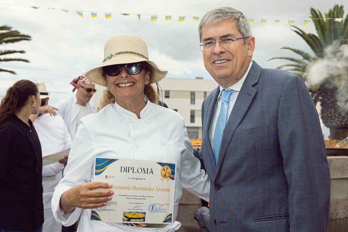 350 kilos de arroz y 750 litros de caldo, la base de la Gran Paella de El Tablero servida para 5.000 personas