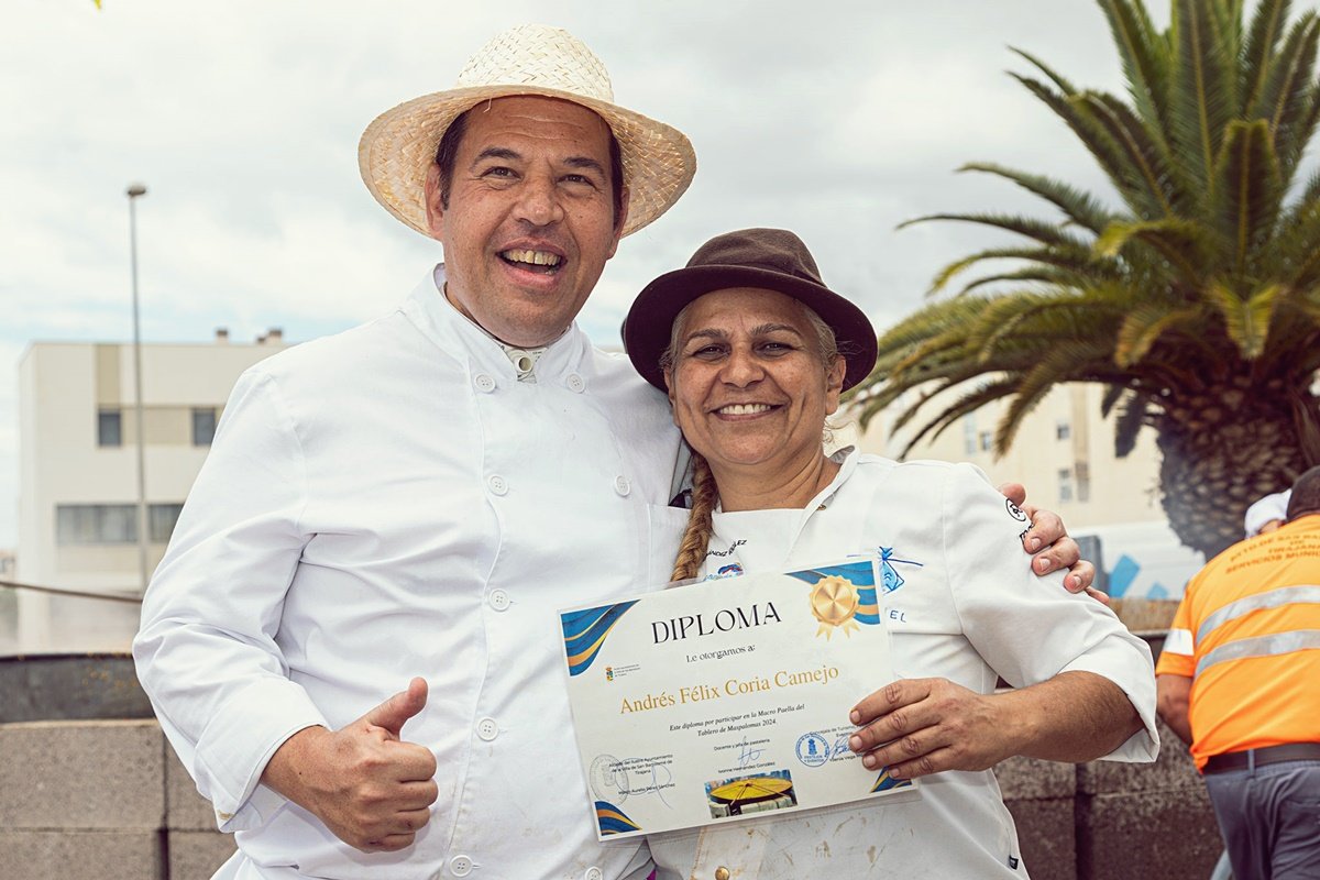 350 kilos de arroz y 750 litros de caldo, la base de la Gran Paella de El Tablero servida para 5.000 personas
