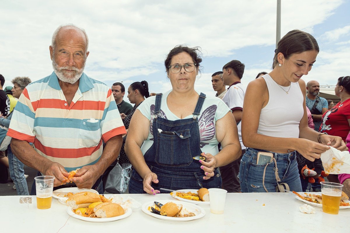 350 kilos de arroz y 750 litros de caldo, la base de la Gran Paella de El Tablero servida para 5.000 personas