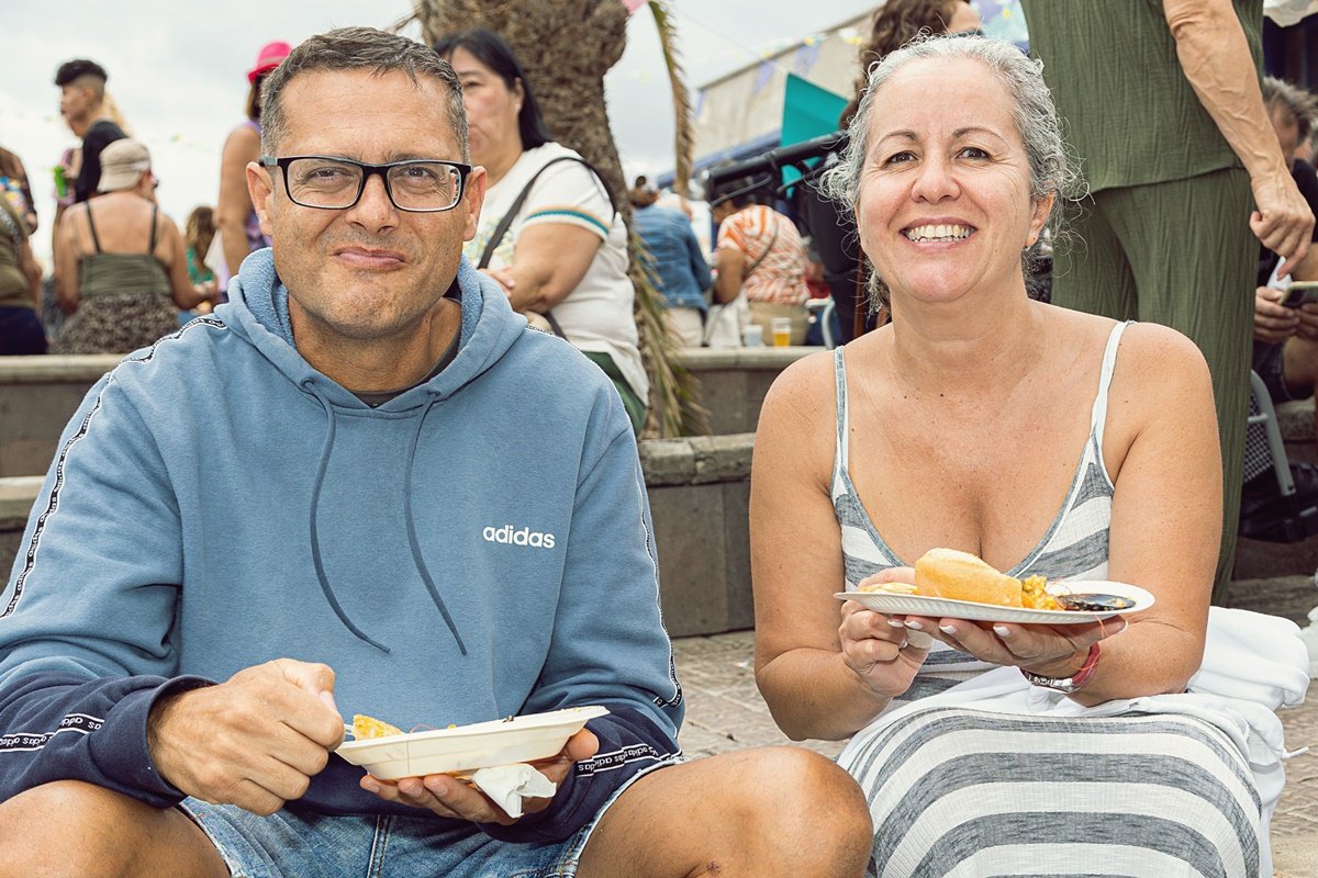 350 kilos de arroz y 750 litros de caldo, la base de la Gran Paella de El Tablero servida para 5.000 personas