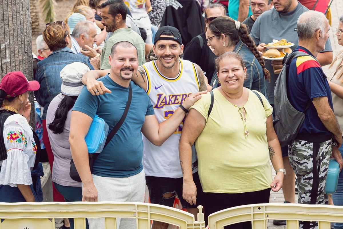 350 kilos de arroz y 750 litros de caldo, la base de la Gran Paella de El Tablero servida para 5.000 personas
