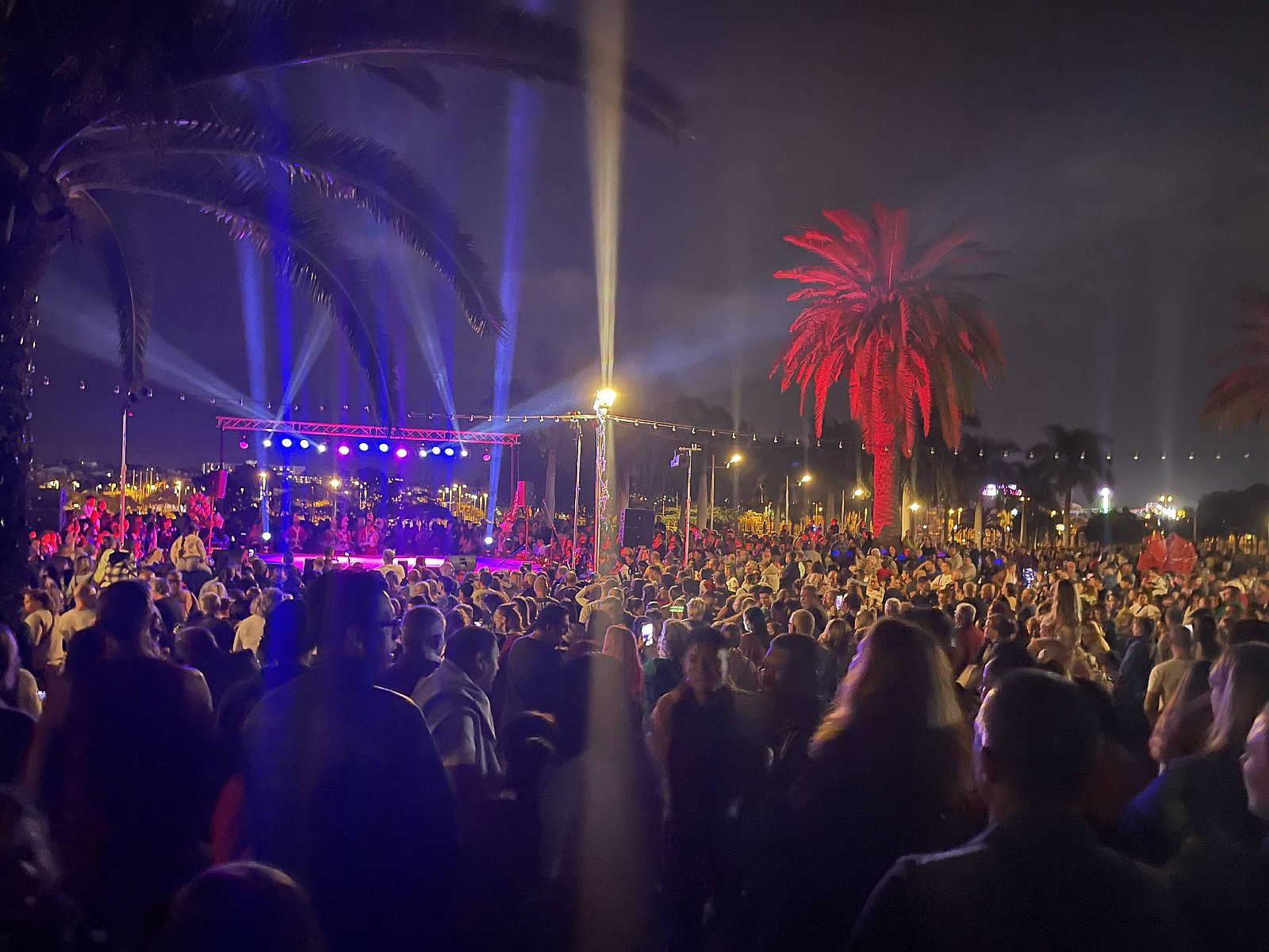 El Parque Urbano del Sur se ilumina  con el espíritu familiar de la Navidad