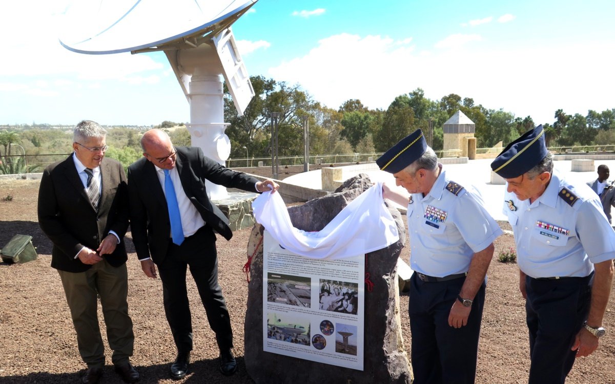                                 - La antena del Minisat-1 se convierte en monumento simbólico del papel pionero de Maspalomas en la exploración espacial