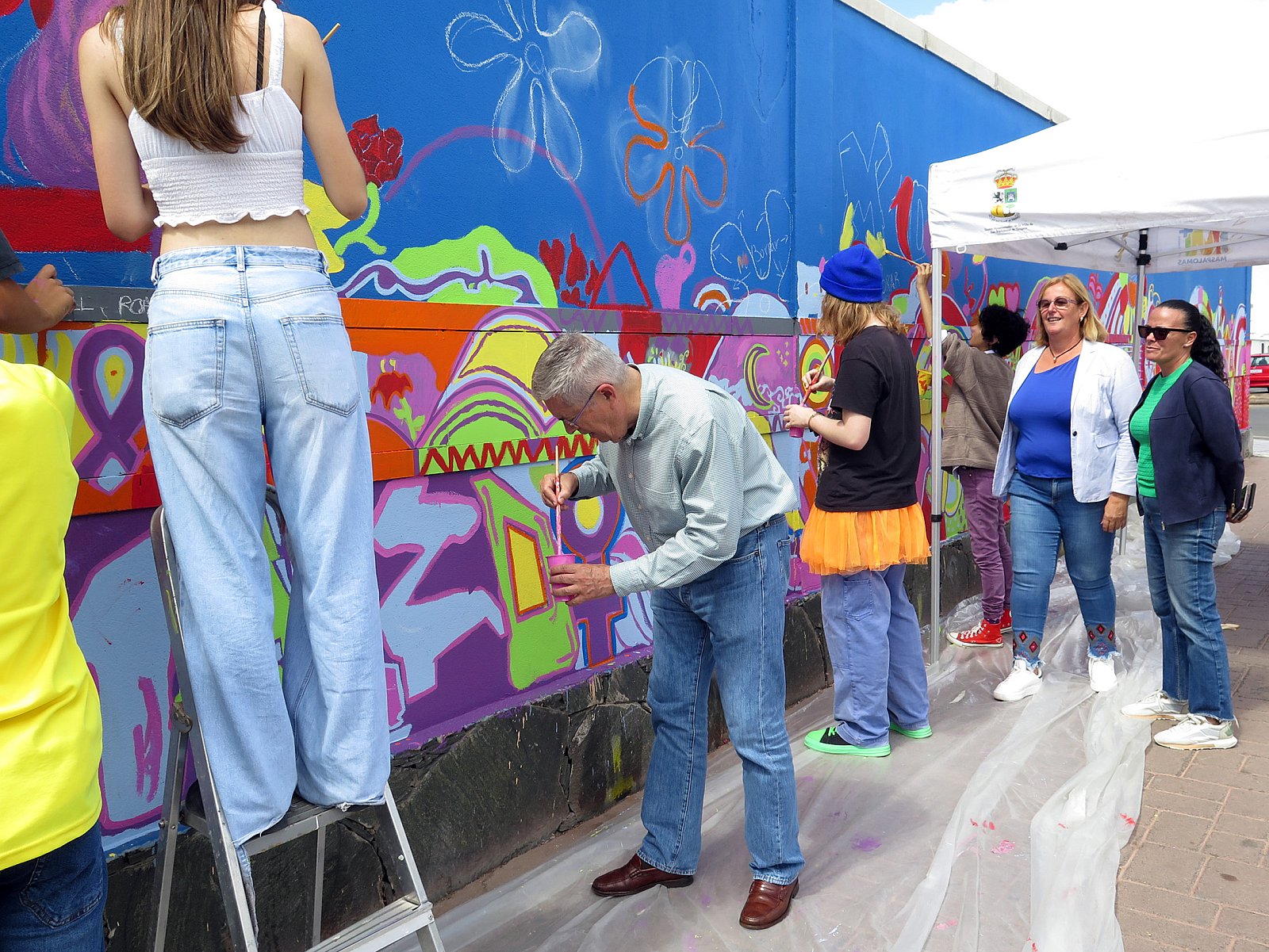                                 - Los estudiantes de SBT elaboran el mural ‘Pintando la fuerza femenina’