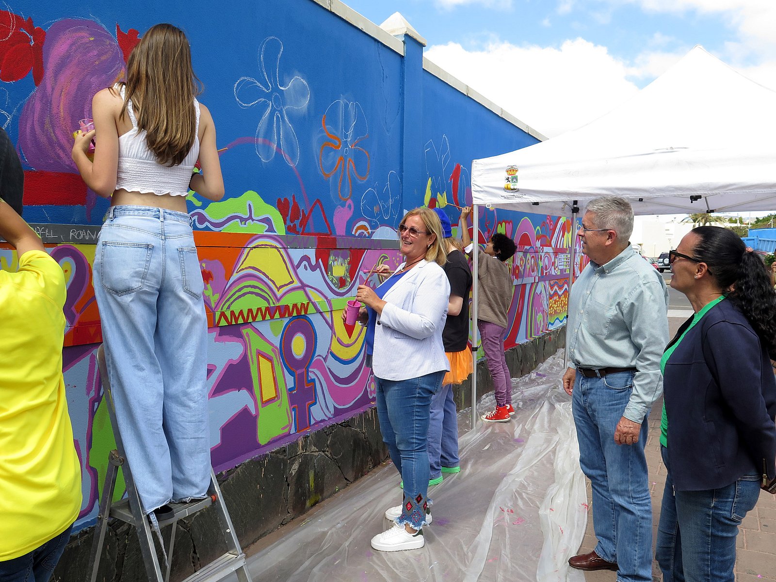                                 - Los estudiantes de SBT elaboran el mural ‘Pintando la fuerza femenina’