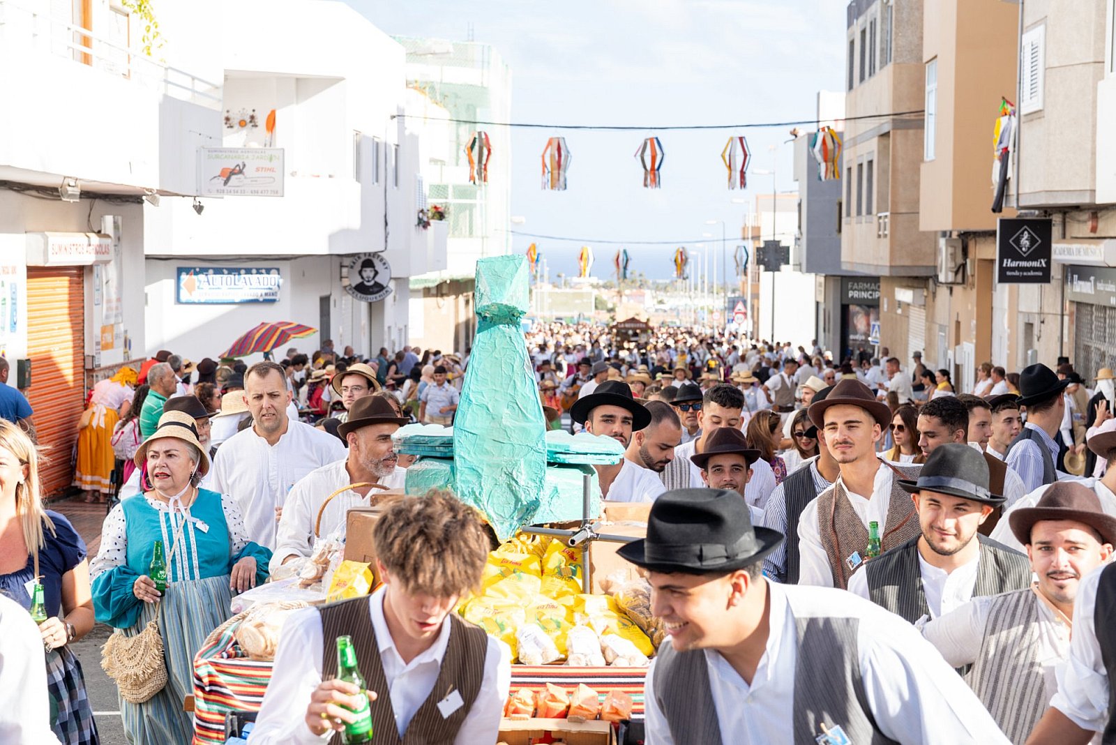 Más de 5.000 personas agasajan a la Santísima Trinidad en la Romería y Ofrenda de El Tablero 2025