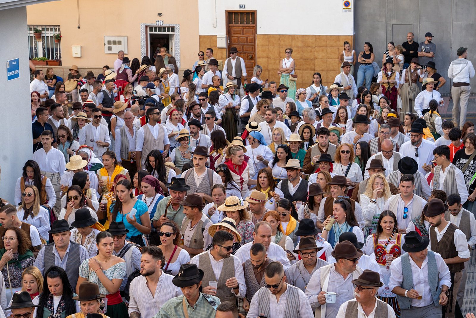 Más de 5.000 personas agasajan a la Santísima Trinidad en la Romería y Ofrenda de El Tablero 2025
