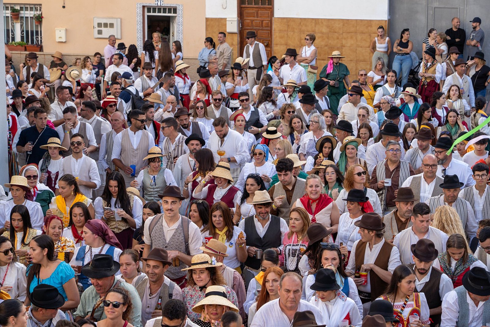 Más de 5.000 personas agasajan a la Santísima Trinidad en la Romería y Ofrenda de El Tablero 2025
