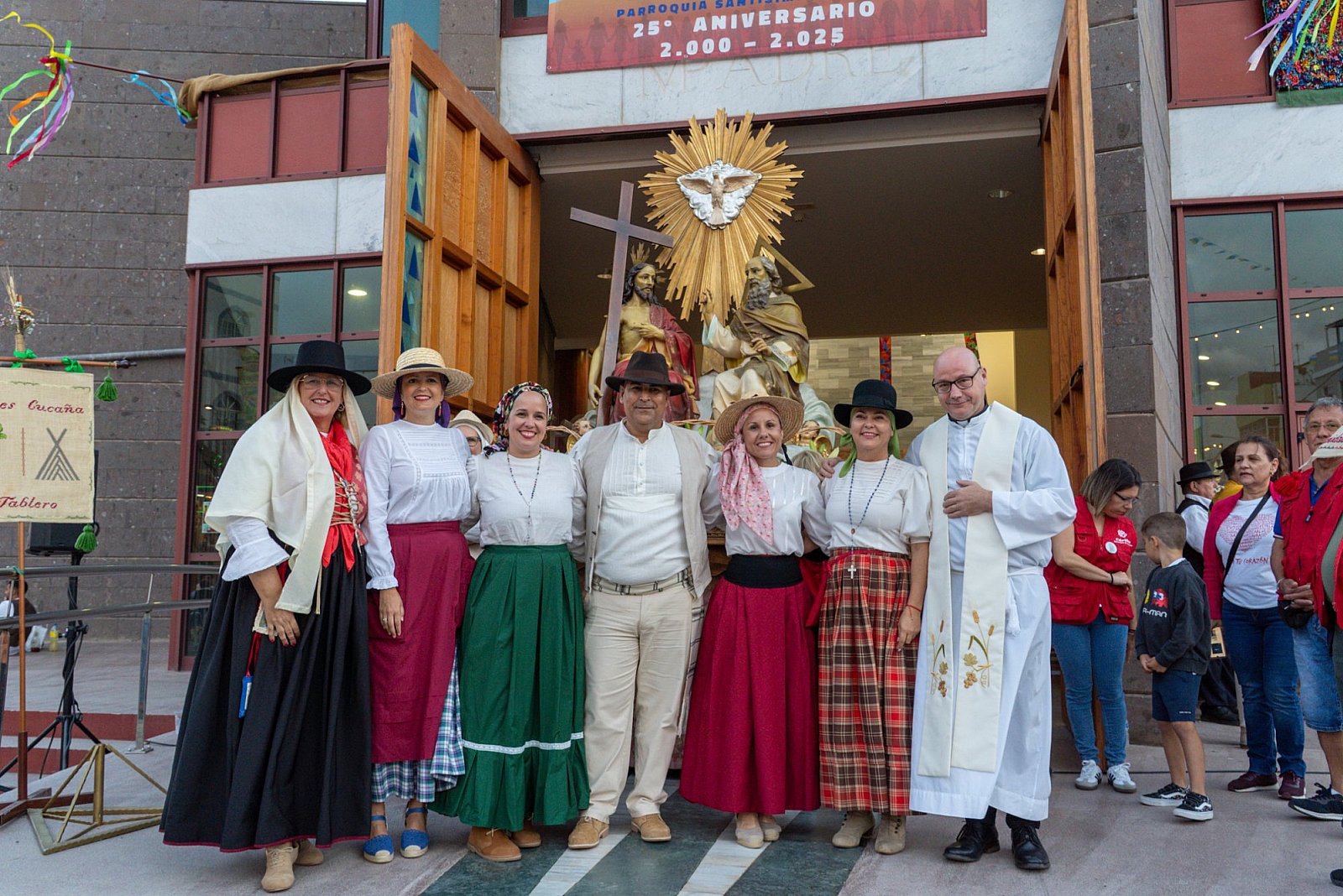 Más de 5.000 personas agasajan a la Santísima Trinidad en la Romería y Ofrenda de El Tablero 2025