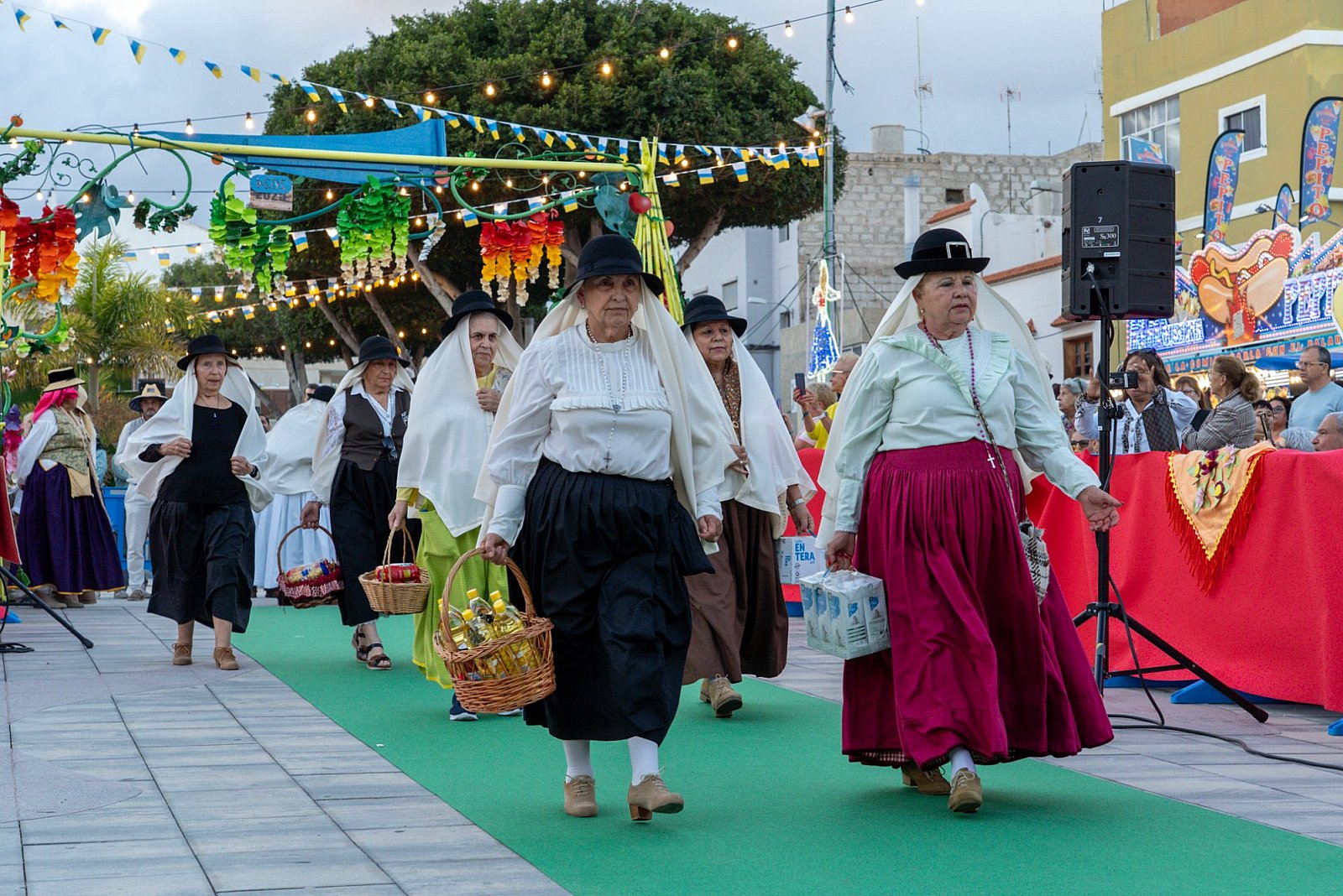 Más de 5.000 personas agasajan a la Santísima Trinidad en la Romería y Ofrenda de El Tablero 2025