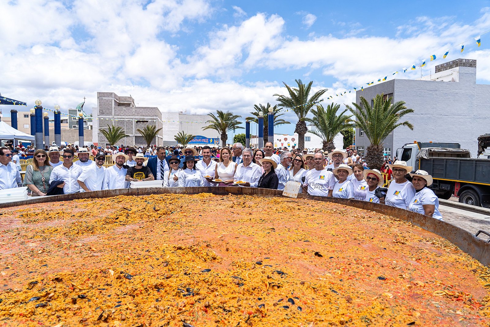 5.000 personas despiden las fiestas de El Tablero con el sabor de la tradicional Gran Paella