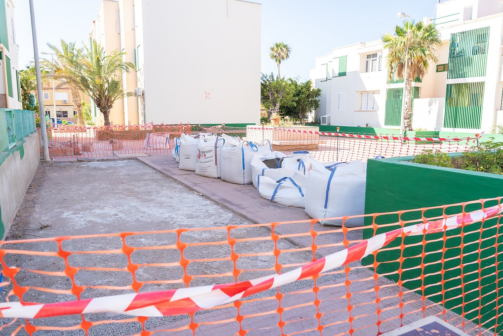 La Concejalía de Vivienda supervisa el avance de las obras de rehabilitación de las 106 viviendas del Castillo del Romeral