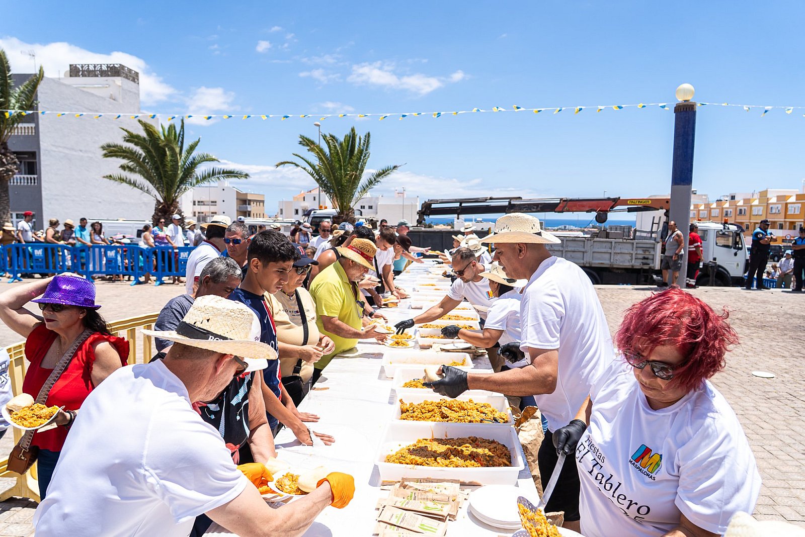 5.000 personas despiden las fiestas de El Tablero con el sabor de la tradicional Gran Paella