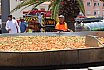 El Tablero se sienta a la mesa: 5.000 personas despiden sus fiestas alrededor de la Gran Paella