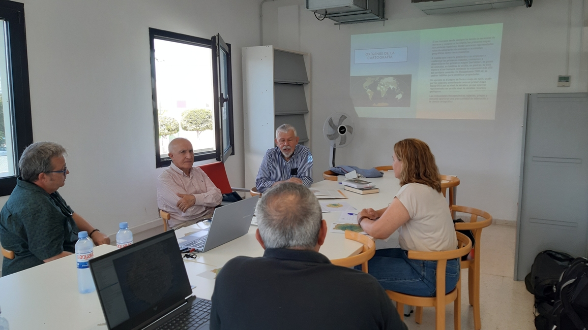 20250704_CUL_UVM_Participantes_en_el_taller_de_Cartografía.jpg