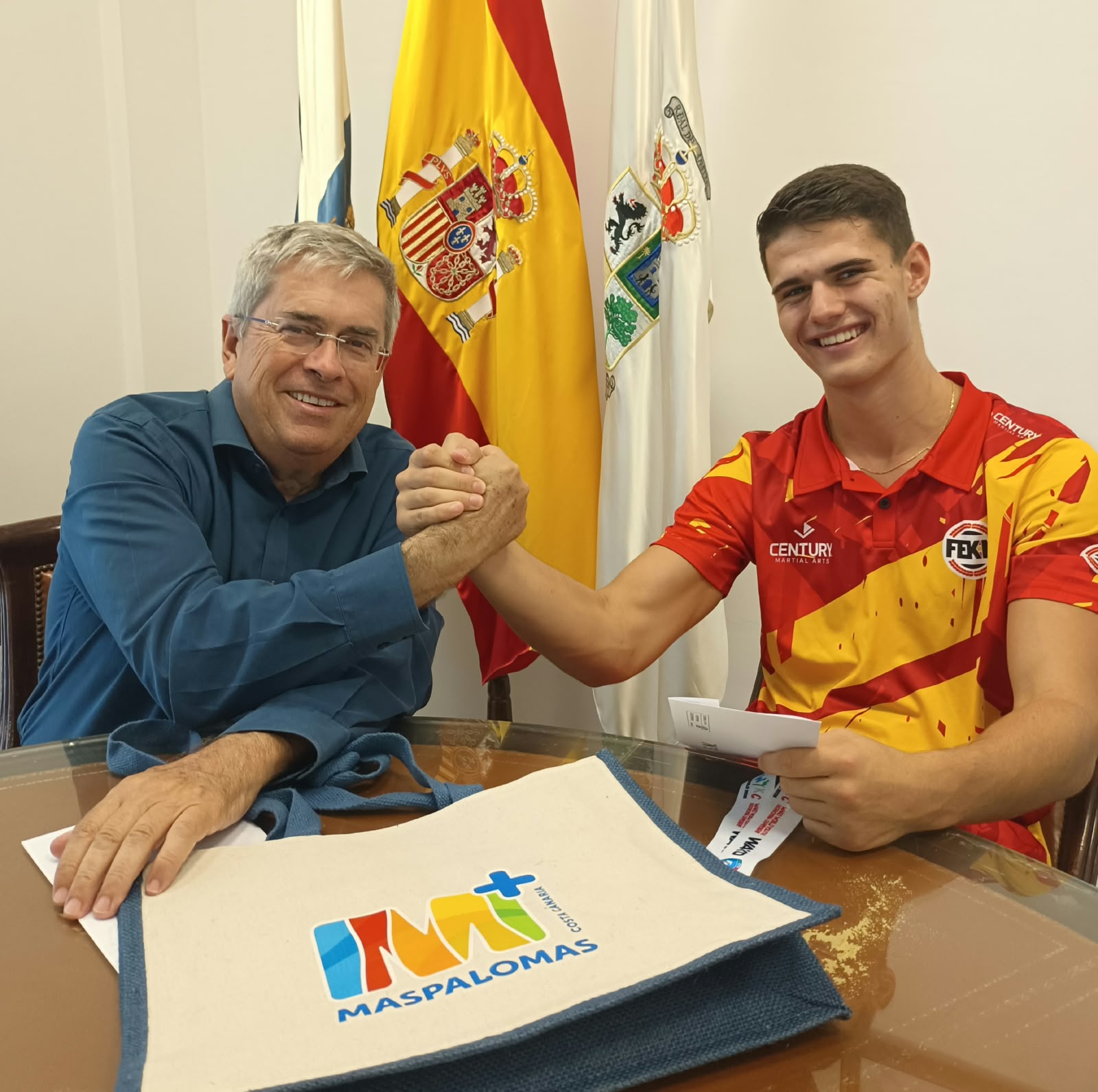 20261008 DP Iker Garcia Borst campeonato mundial juvenil kickboxing Saludo alcalde