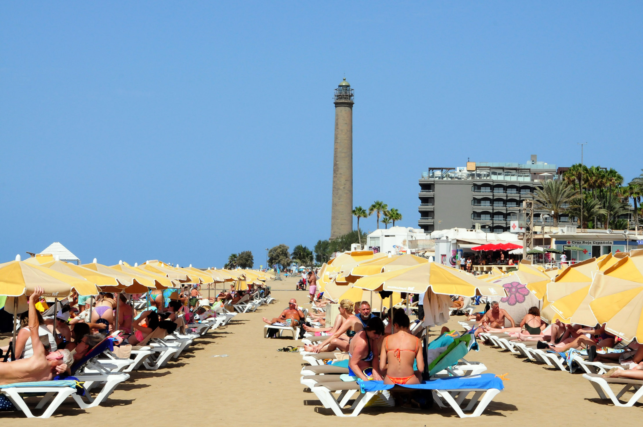 20250923_PYA_HAMACAS_Y_SOMBRILLAS_EN_EL_FARO