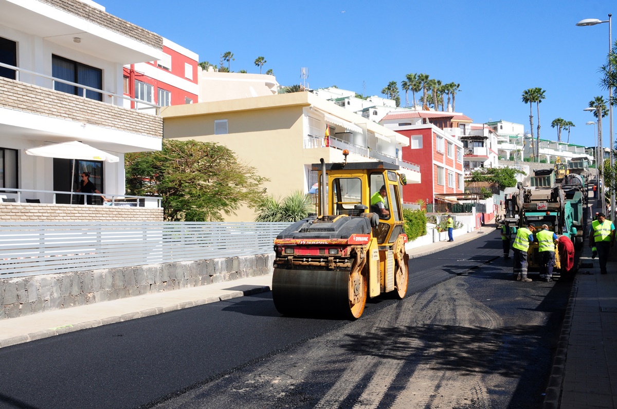 El Ayuntamiento de San Bartolomé de Tirajana avanza en la repavimentación de las vías y prosigue con el Plan Global de Asfaltado en el municipio