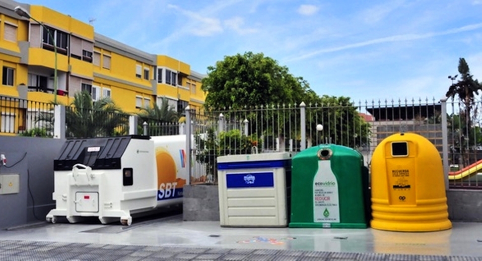 20250805_LV_Imagen_de_recintos_actuales_con_contenedores_y_autocompactadora.jpg