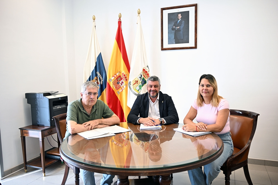 20250805_LV_Imagen_de_recintos_actuales_con_contenedores_y_autocompactadora.jpg