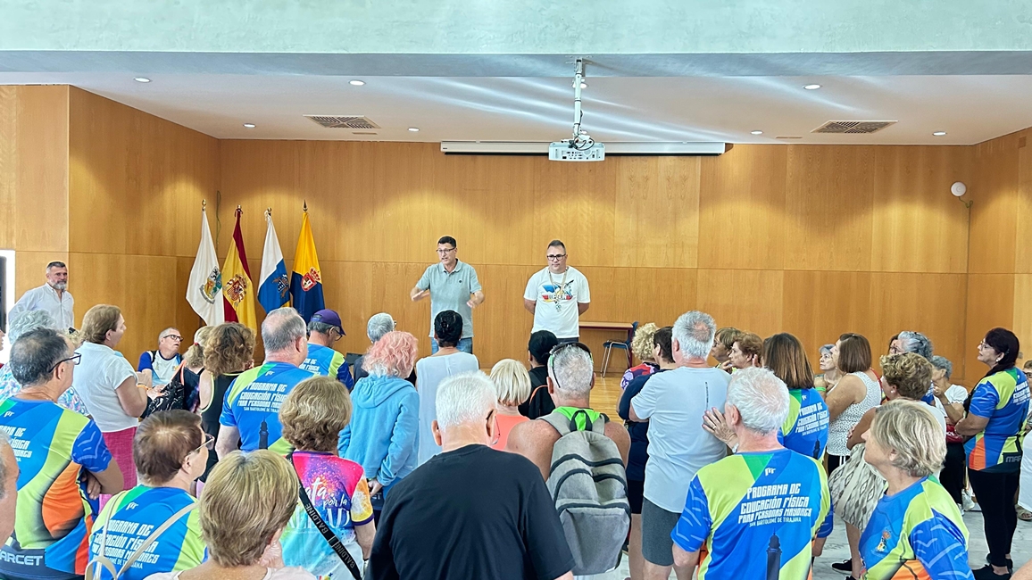 20251215 MY Archivo Dimas Sarmiento explica las actividades alos mayores