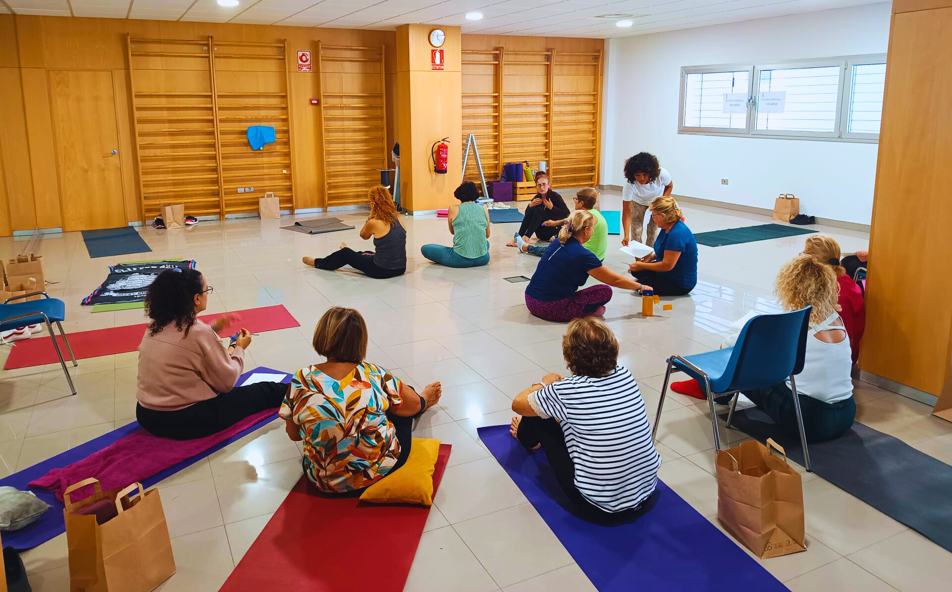 20260116_Asistentes en el taller de yoga