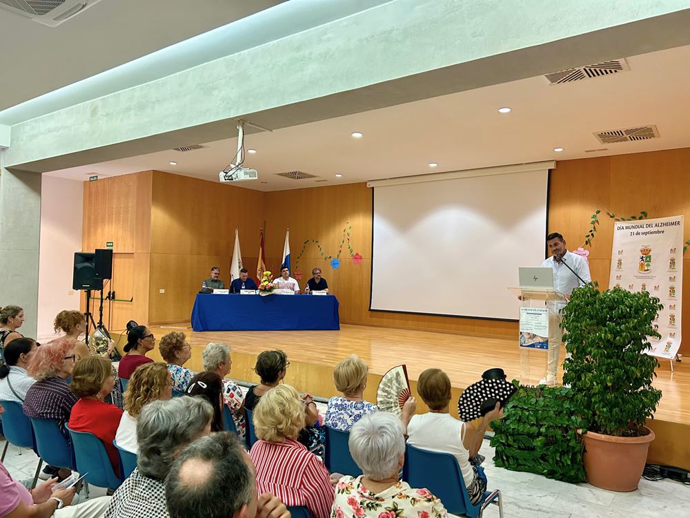 20261008 MY Archivo Marichal da la bienvenida a ponentes y publico en unas jornadas