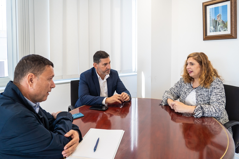 20251020_SSOC_Archivo_Dimas_Sarmiento_Alejandro_Marichal_en_una_reunión_mantenida_con_Consejería_de_Bienestar_Social_del_Cabildo_2.jpg
