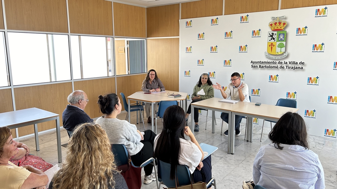 20260309_SS_Archivo_Dimas_Sarmiento_en_una_reunión_con_los_representantes_de_distintas_entidades_sociales.jpg